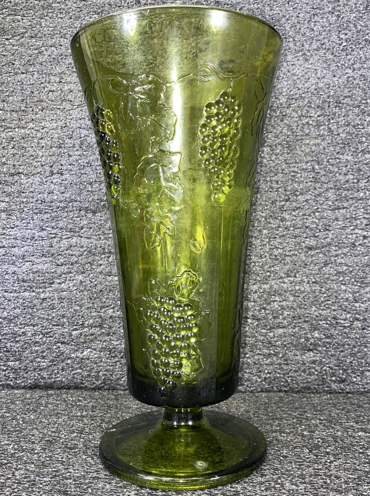 Vintage Indiana Colony Green Glass Harvest Grape Vase